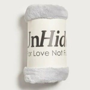 UnHide Small Charcoal Blanket NWT